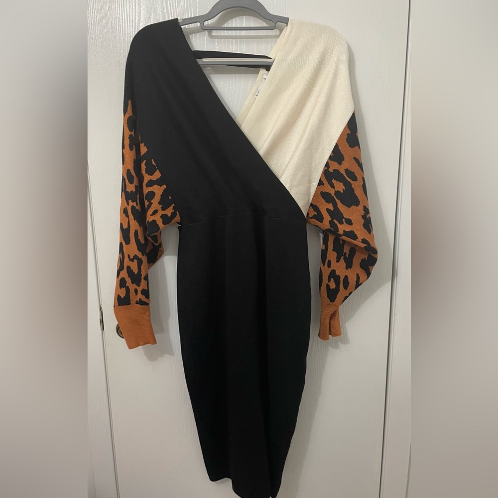 NY & Co Long Sleeve Sweater MIDI dress size Large. Cream, Black, Leopard Print